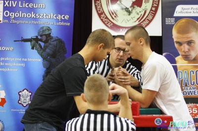 Armwrestling w XIV LO: Kategoria open mężczyzn lewa ręka