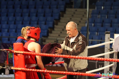 Półfinały 13. Mistrzostw Polski Kobiet w Boksie kategoria 57 kg: Jadwiga Stańczak (GUKS Carbo Gliwice) - Sylwia Pel (GUKS Carbo Gliwice) 3:0