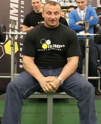 Wyciskanie z Mariuszem Pudzianowskim w Decathlonie