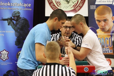 Armwrestling w XIV LO: Kategoria open mężczyzn lewa ręka