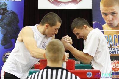 Armwrestling w XIV LO: Kategoria open mężczyzn lewa ręka