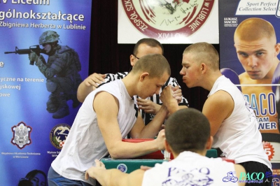 Armwrestling w XIV LO: Kategoria open mężczyzn lewa ręka