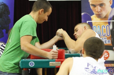 Armwrestling w XIV LO: Kategoria open mężczyzn lewa ręka